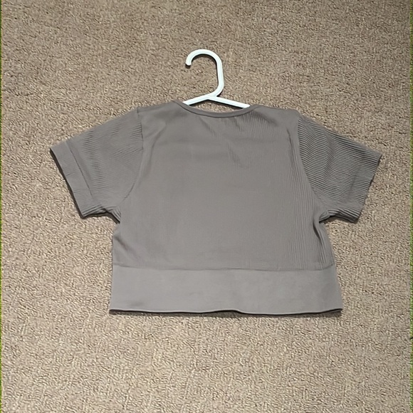 Garage cropped skin tight shirt. XS. Grey. - Picture 2 of 4